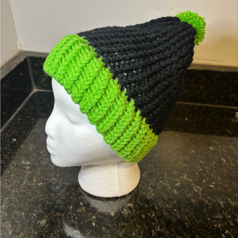 NWOT Kids Black and Green Knit Beanie